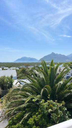 Ocean Lake Mountain View Studio